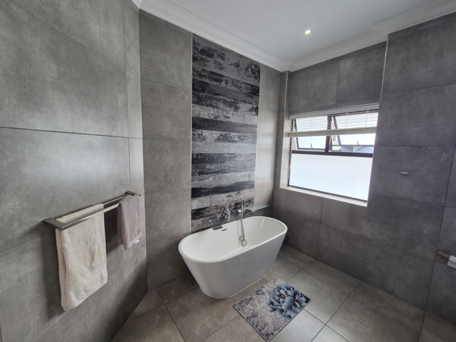 7 Bedroom Property for Sale in Wigwam North West